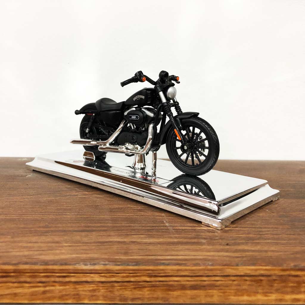 Harley Davidson Sportster Iron 883 1/18 Scale Motorcycle Model - Rider  District
